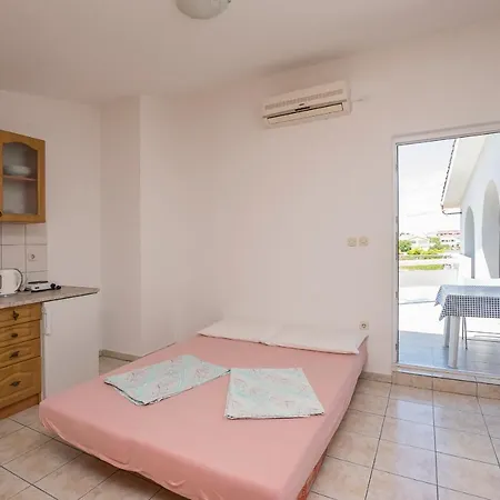 Ivan Appartement Vir