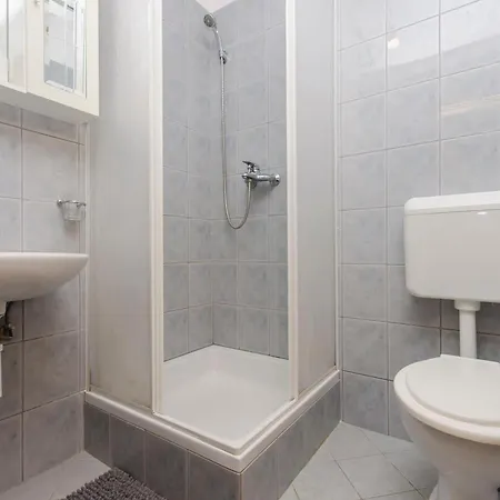 Ivan Appartement Vir