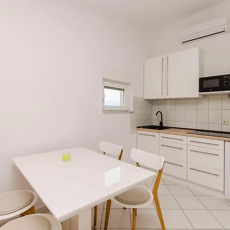 Ivan Apartment *