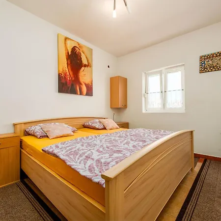 Ivan Appartement Vir