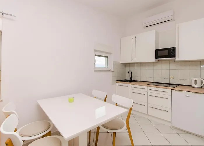 Ivan Apartment *